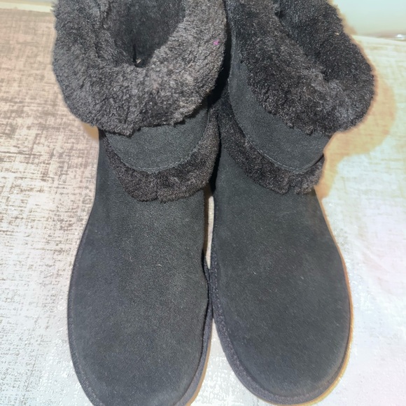 Koolaburra Black Faux-Shearling Slip-On Ankle Booties - Picture 8 of 14